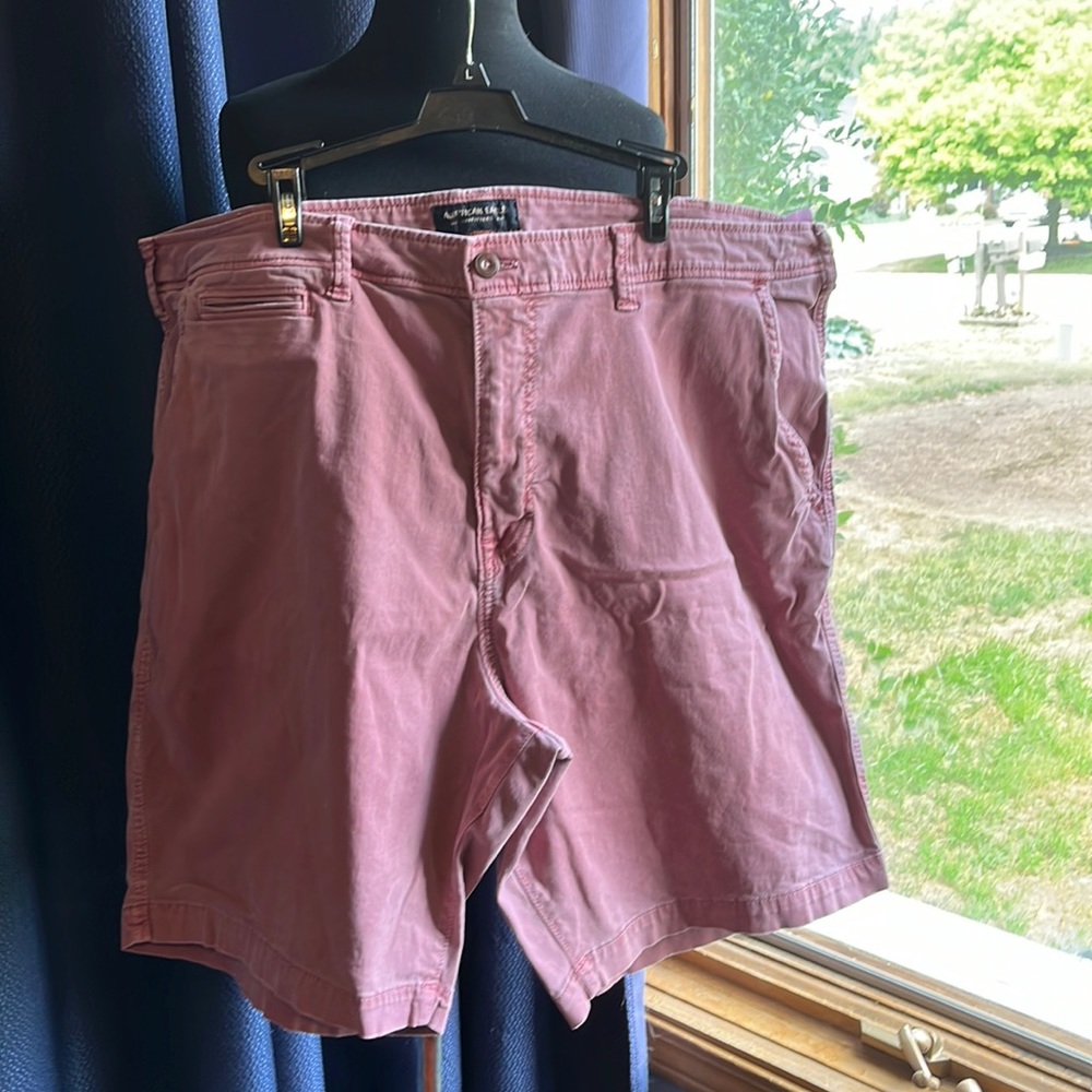 Men’s American Eagle shorts